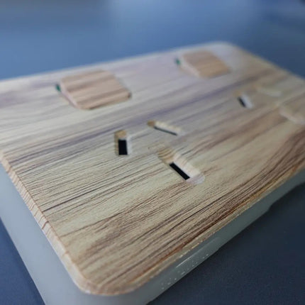 Clipsal coverplate UV printed with woodgrain